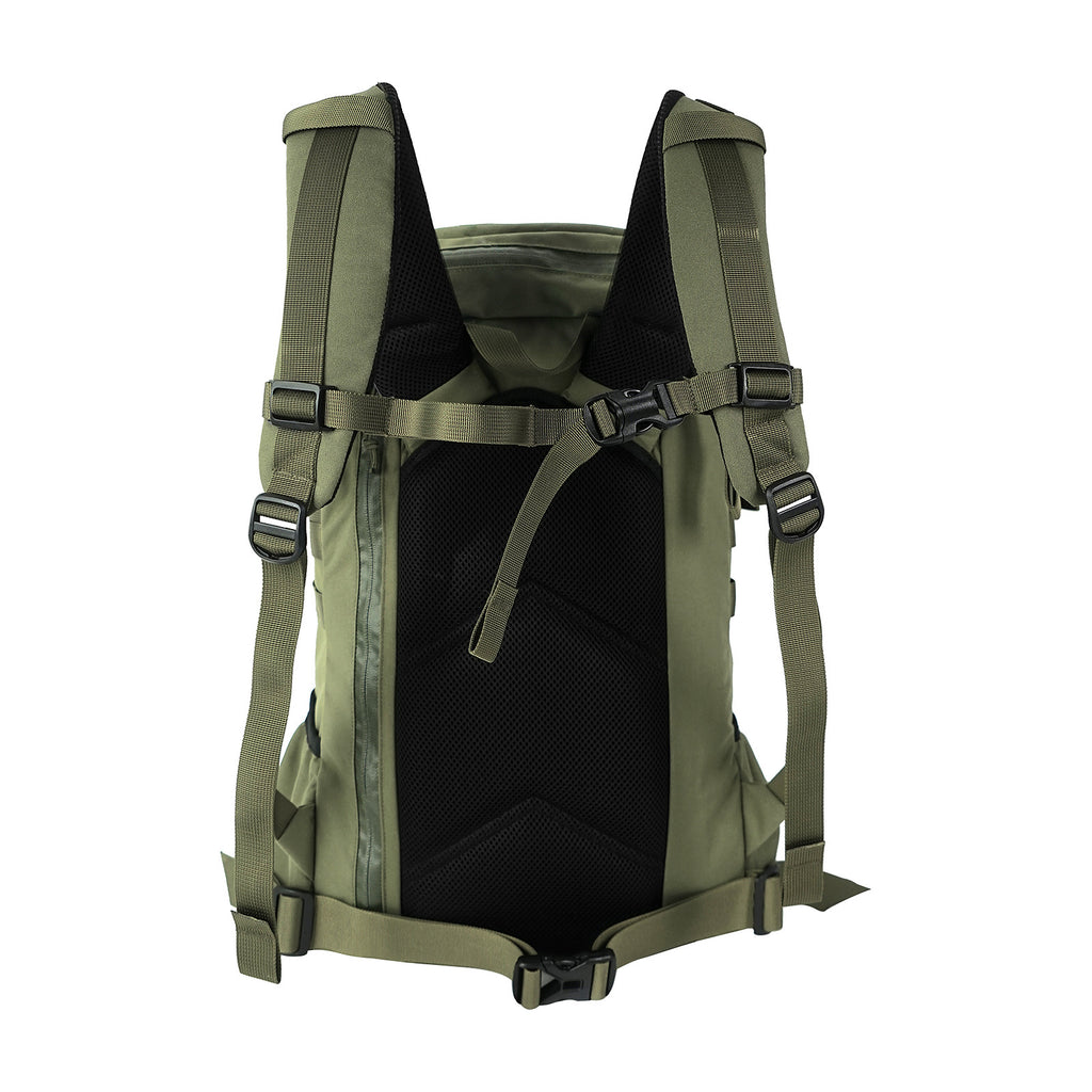Back panel of the 27L trail backpack with mesh harness, sternum strap and removable waist belt